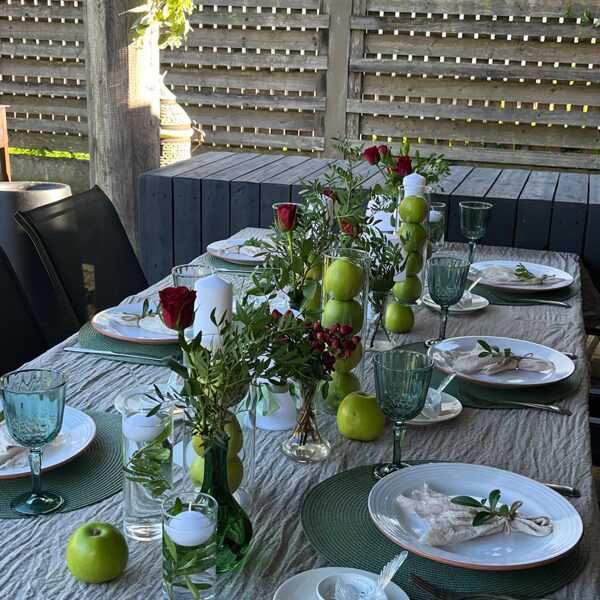 Zaļi āboli + sarkanas rozes