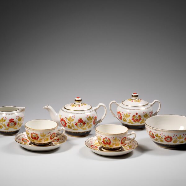 Tējas servīze “Bitīte”
Porcelāns. Virsglazūras krāsas klājums, apgleznojums, zeltījums
F